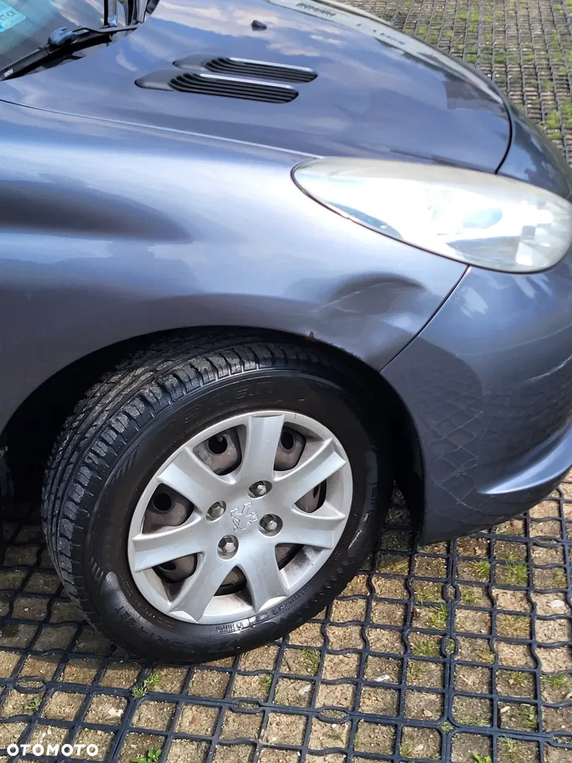 2010 Peugeot 206 plus 1.1 Presence, photograph 3