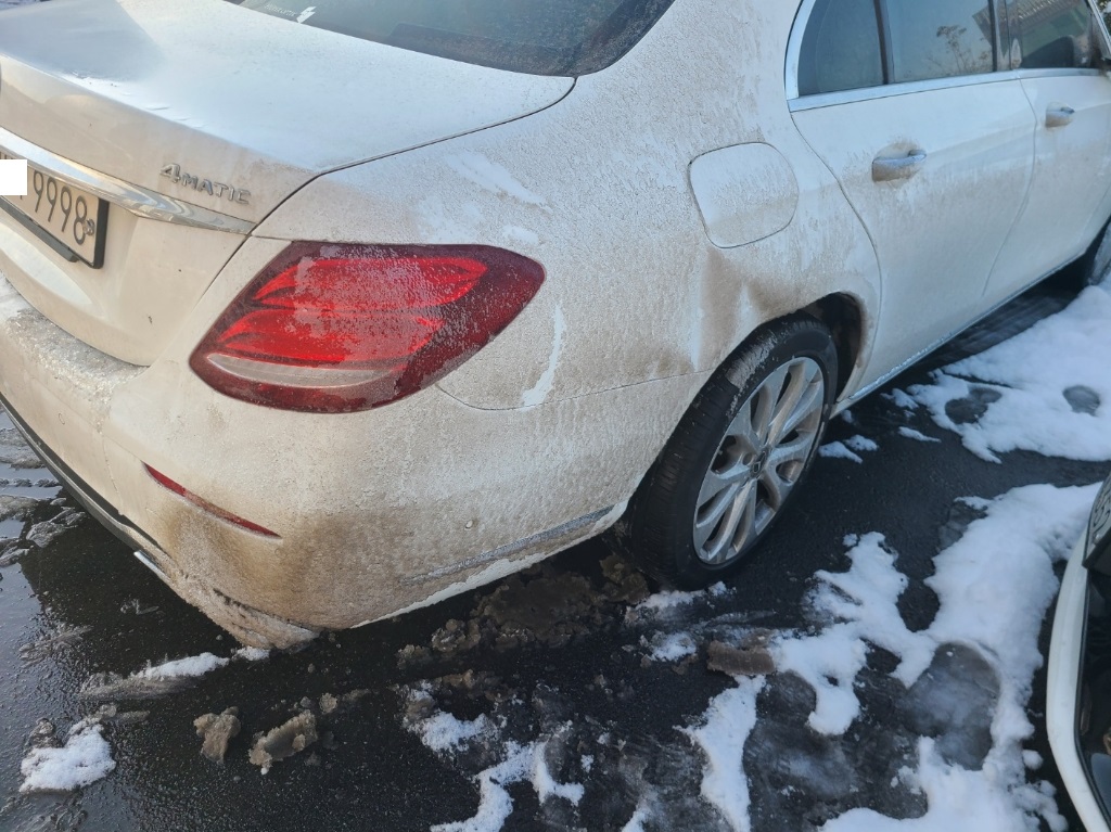 2020 Mercedes-Benz E 300 4MATIC, photograph 5