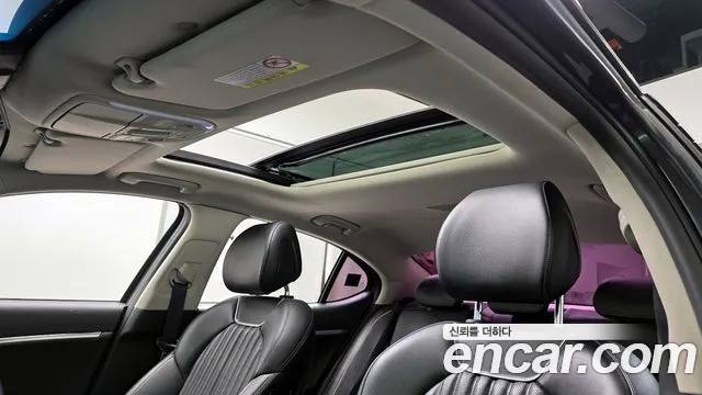 Genesis G70 2.0T AWD — photo 1 of 32