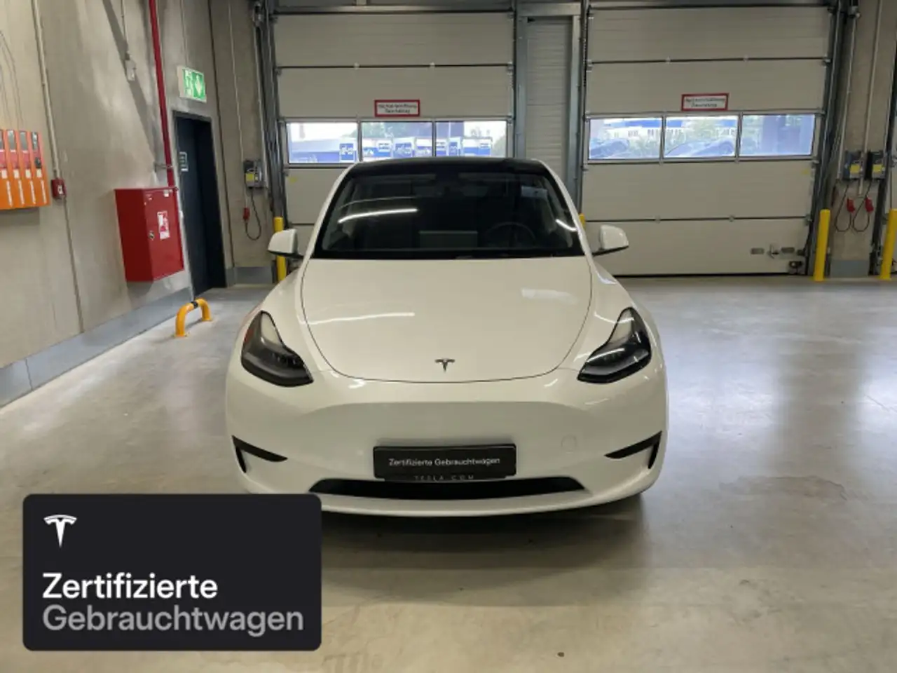 2023 Tesla Model Y Rear-Wheel Drive, photograph 3