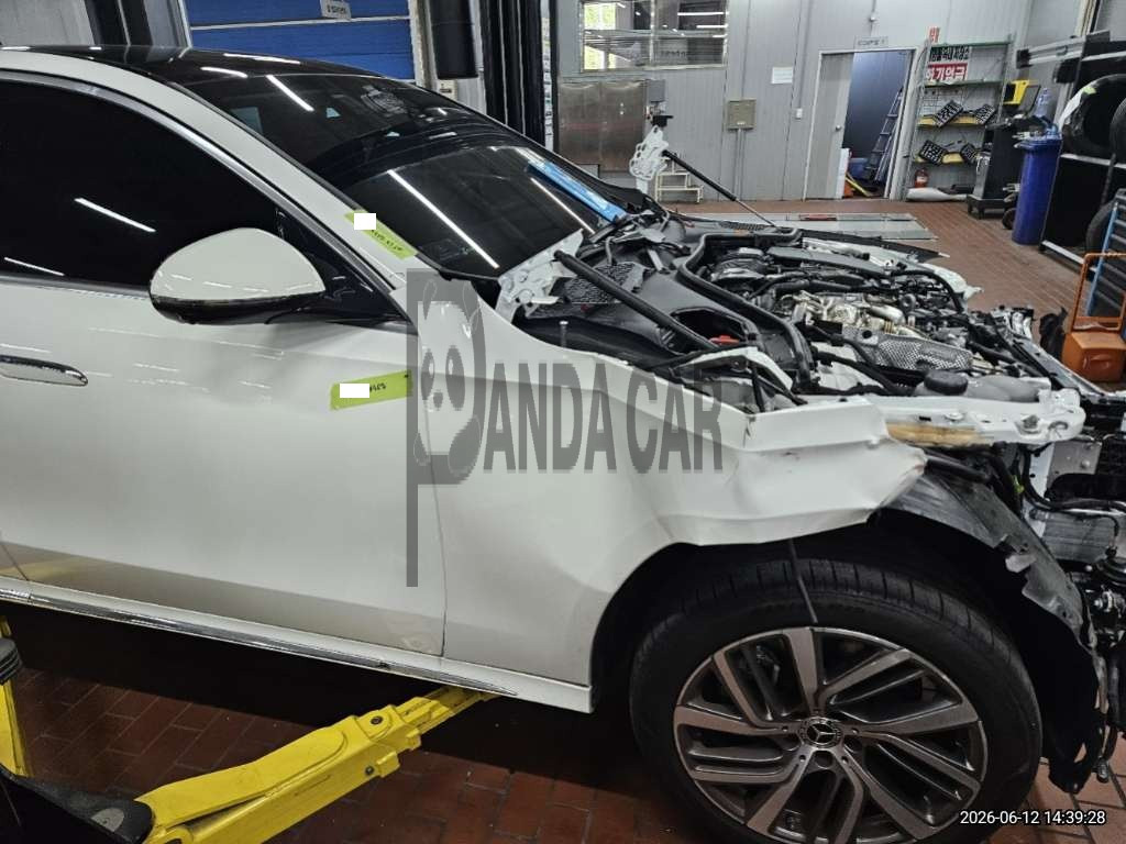 2024 Mercedes-Benz E 220 d 4MATIC, photograph 2