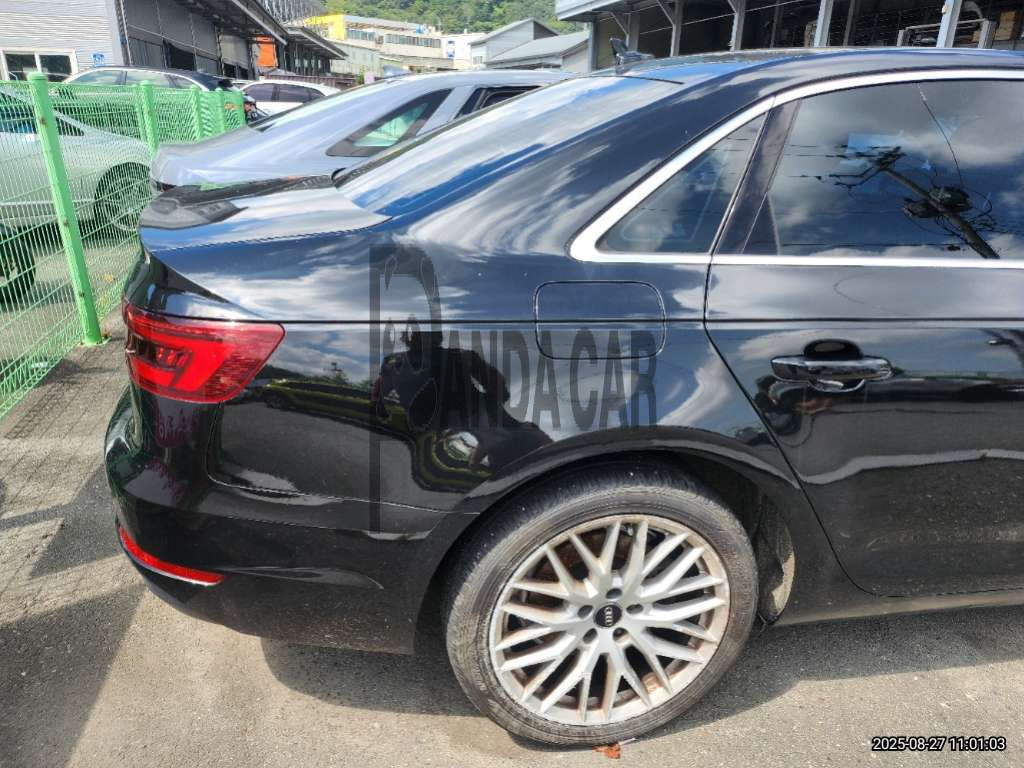 2018 Audi A4 35 TDI quattro, photograph 2