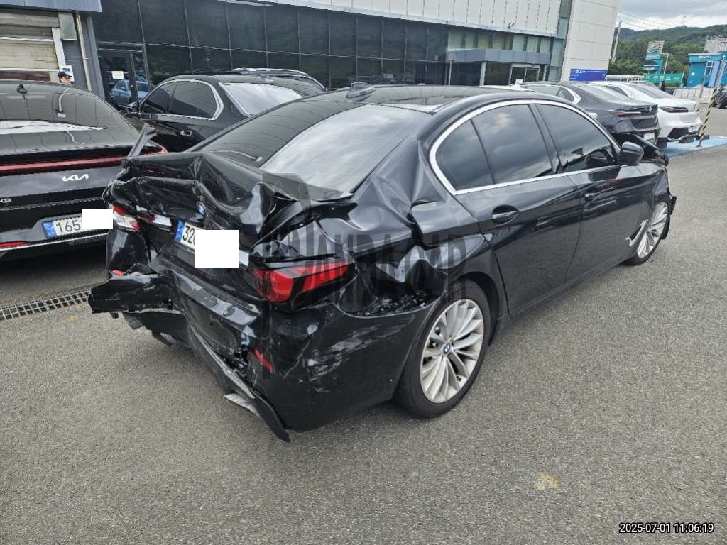 2021 BMW 530e, photograph 2