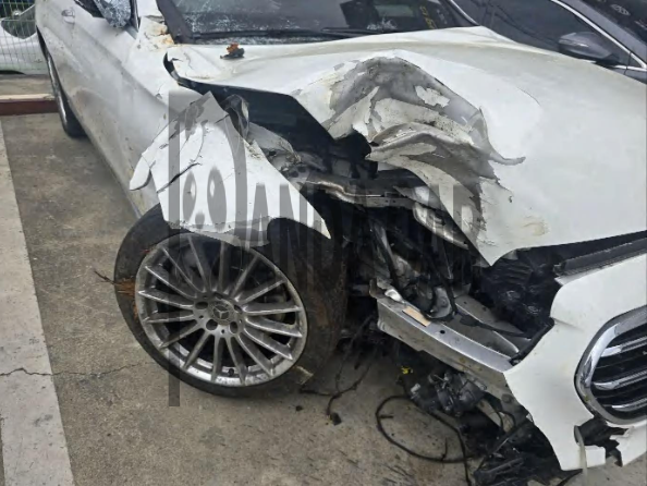 2021 Mercedes-Benz E250, photograph 2