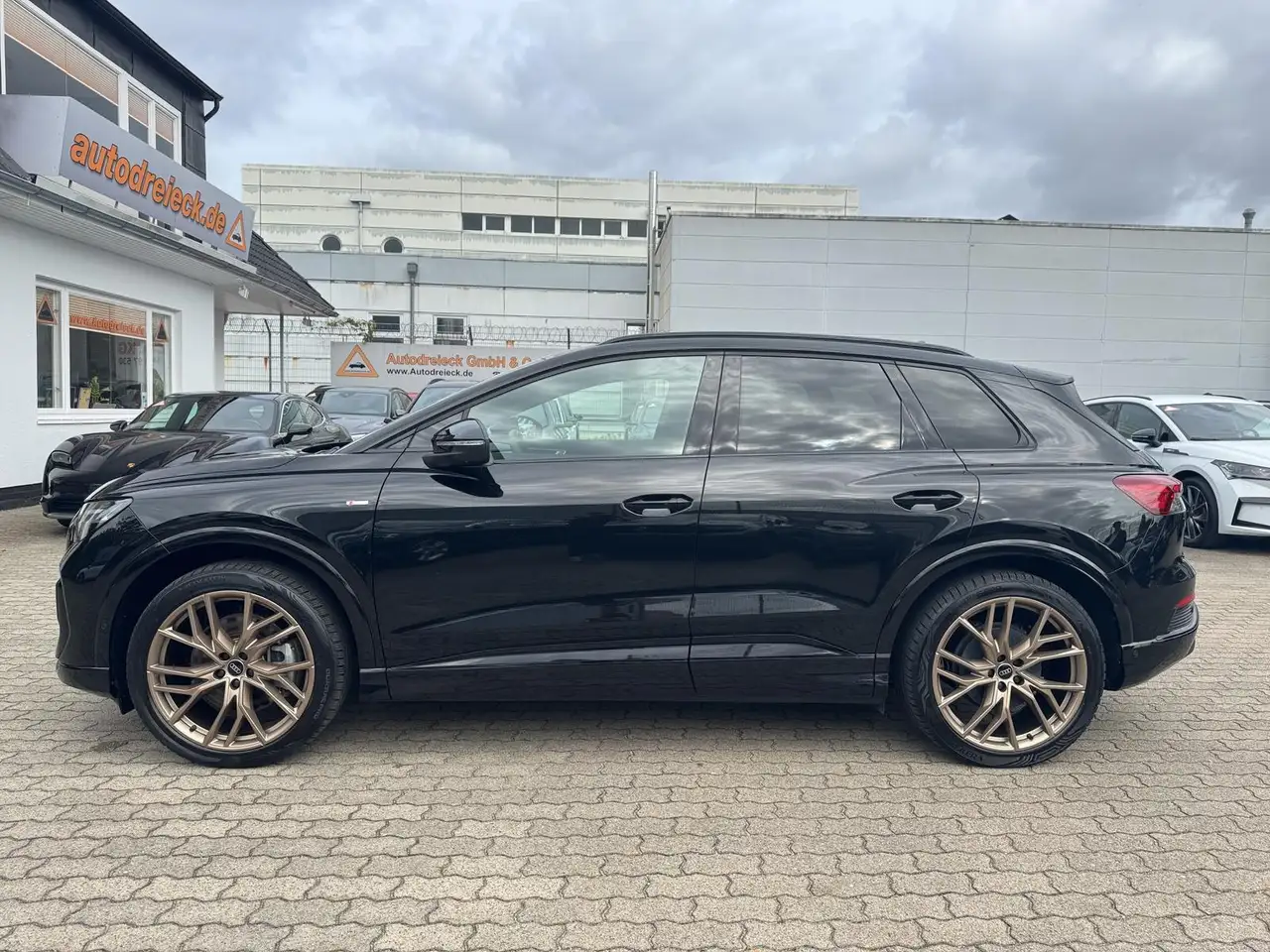 2025 Audi Q4 e-tron 55 2x S line ACC AHK WÄRMEPUMPE SONOS, photograph 10
