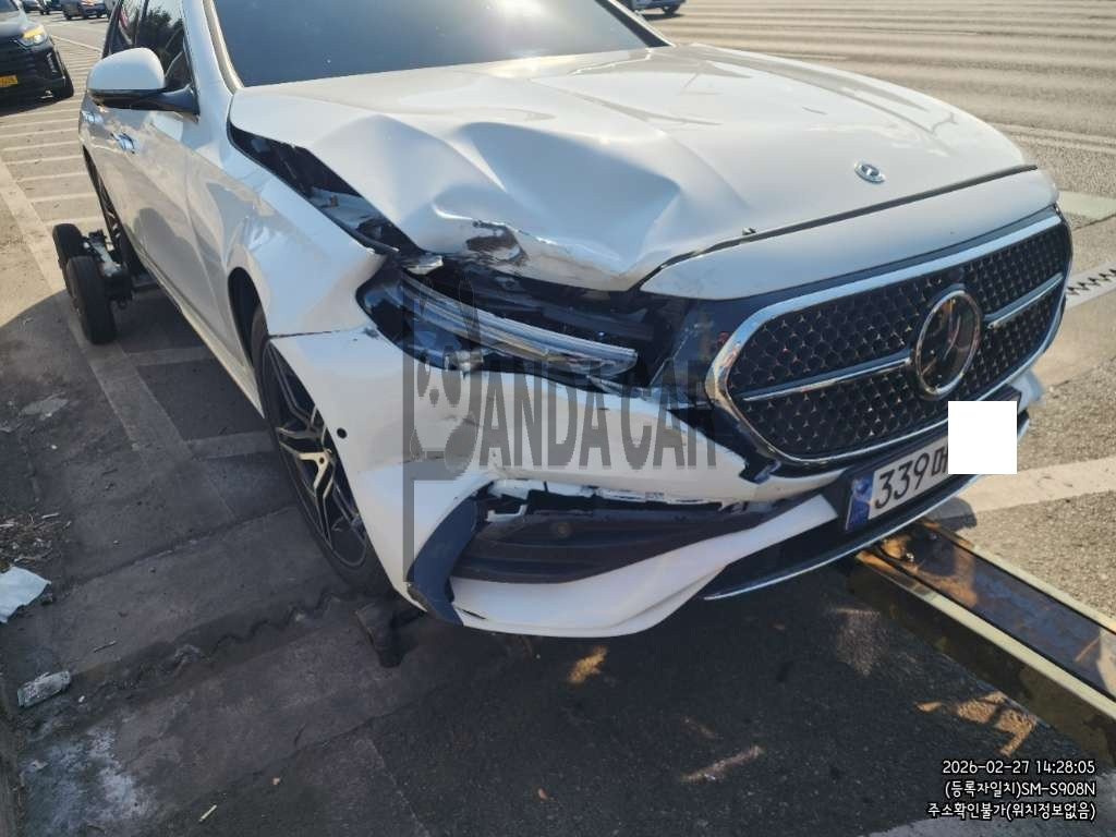 2025 Mercedes-Benz E 300 4MATIC, photograph 1