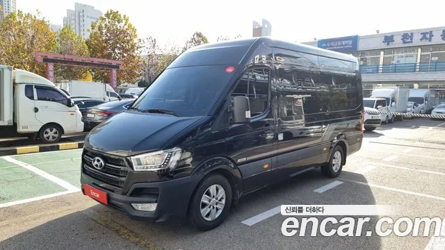 Hyundai Solati 11-Seater — photo 1 of 20