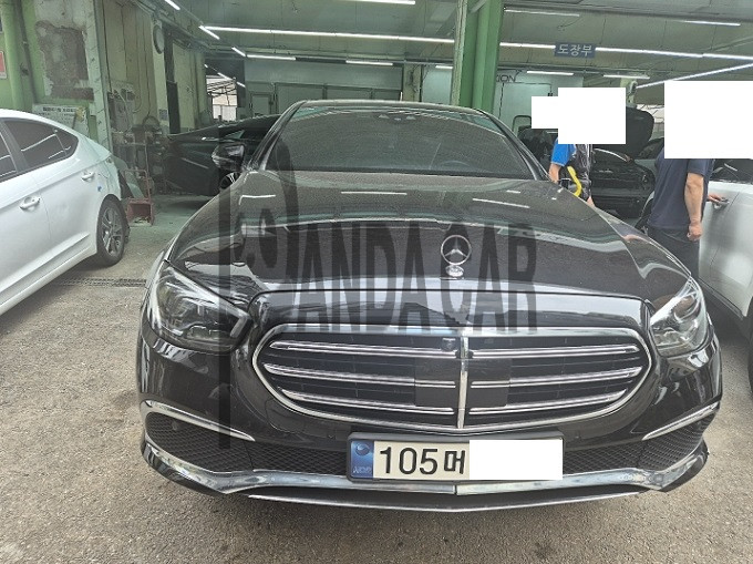 2021 Mercedes-Benz E300 e 4MATIC, photograph 6