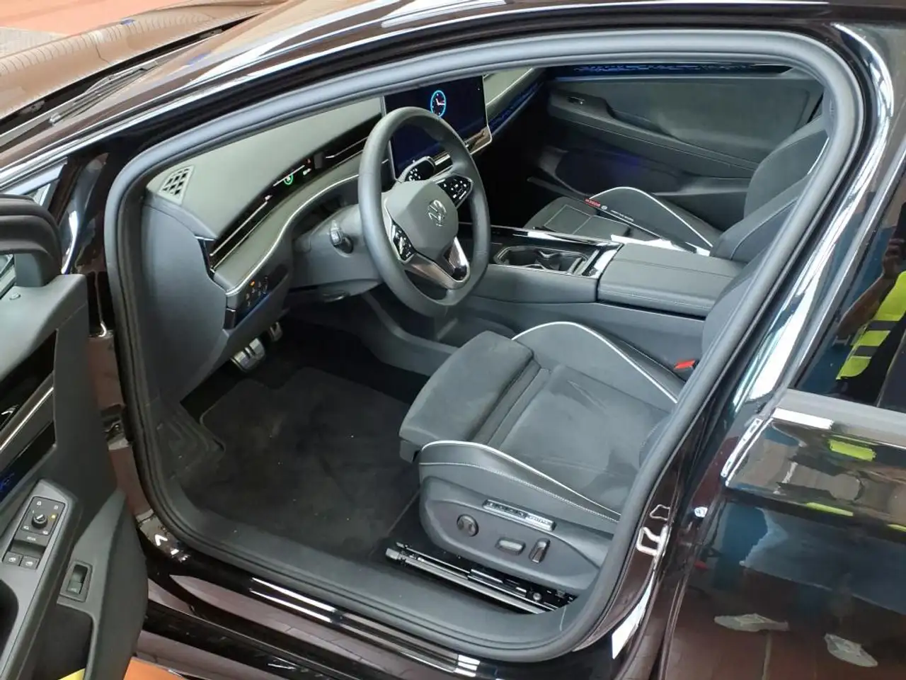 2026 Volkswagen ID.7 Tourer Pro S ACC AHK DCC WÄRMEPUMPE 360 H&K, photograph 9