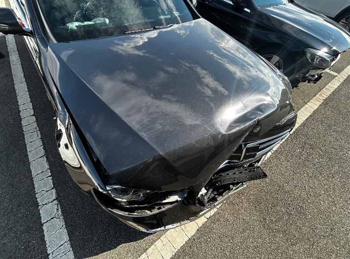 2021 Mercedes-Benz E300 e 4MATIC, photograph 3