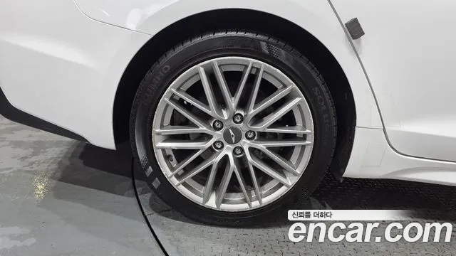 Genesis G70 2.0T — photo 1 of 35