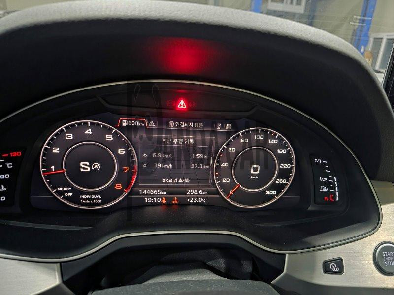 2019 Audi Q7 45 TFSI quattro, photograph 2
