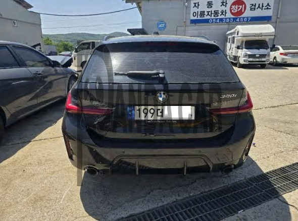 2023 BMW 320i Touring, photograph 4