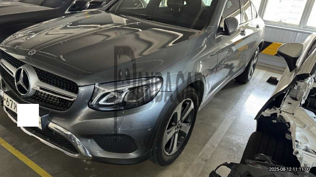 2019 Mercedes-Benz GLC300 4Matic Coupe, photograph 3