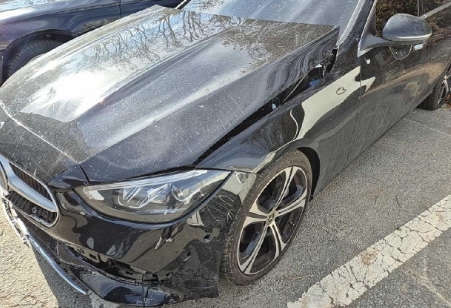 2024 Mercedes-Benz C 300 4MATIC, photograph 2