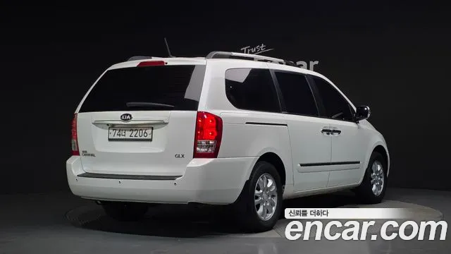 Kia Canival Grand Carnival GLX — photo 1 of 20