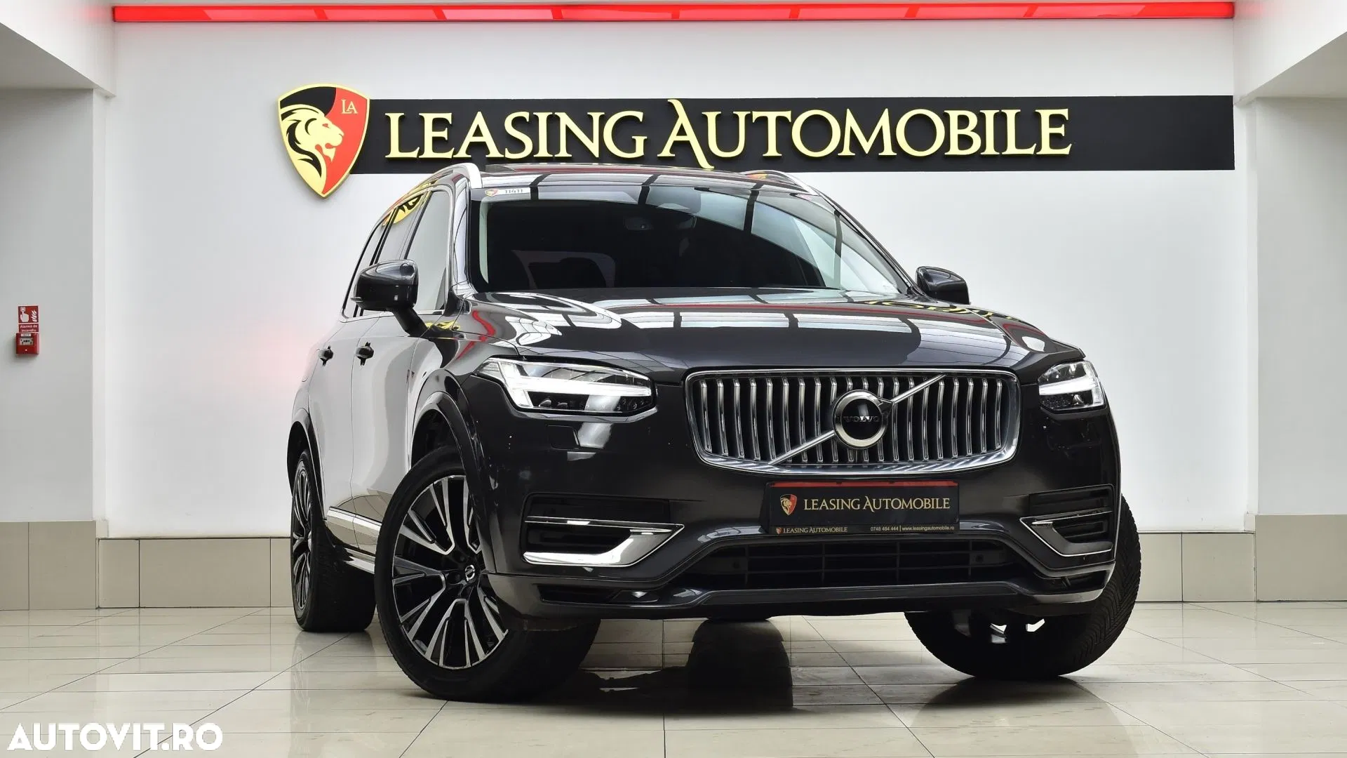 2023 Volvo XC 90 T8 AWD Recharge Ultimate Dark, photograph 3
