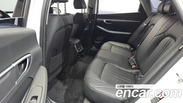 Hyundai Sonata 2.0 — photo 1 of 30