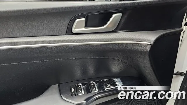 Kia K5 2.0 — photo 1 of 30