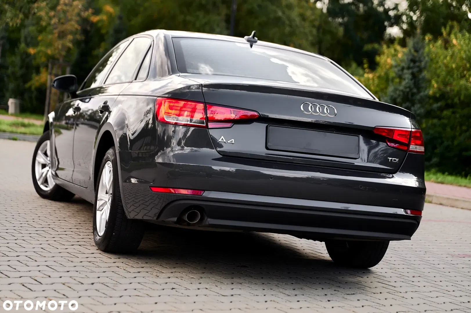 Audi A4 Limousine 2.0 TDI — photo 1 of 40