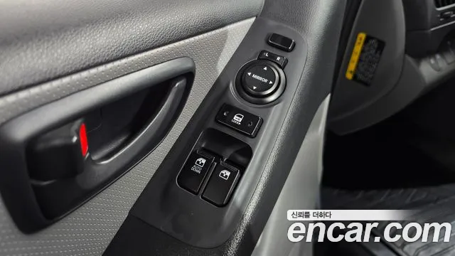 2017 Hyundai Starex 12-Seater Wagon, photograph 12