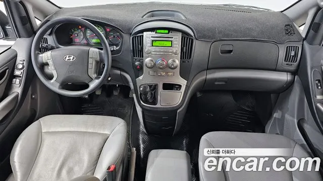 2014 Hyundai Starex 5-Seater VAN, photograph 6