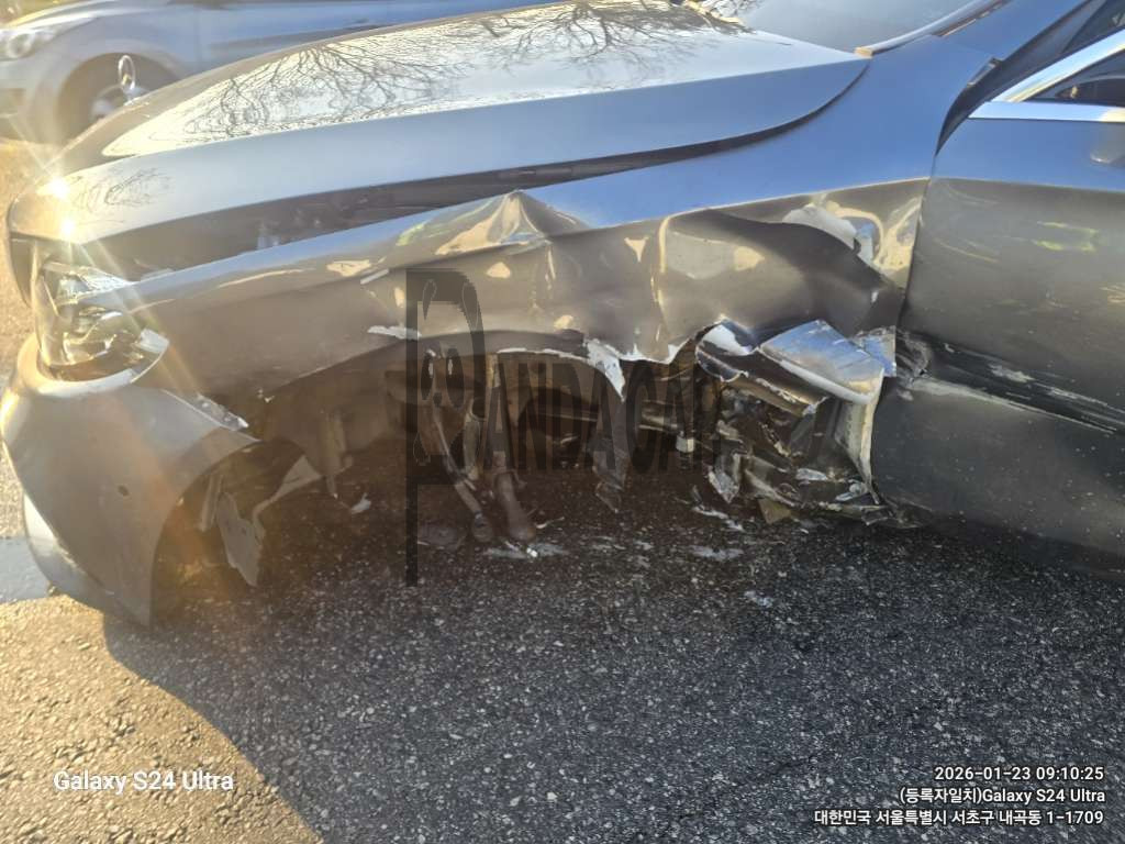 2019 Mercedes-Benz E220 d, photograph 2