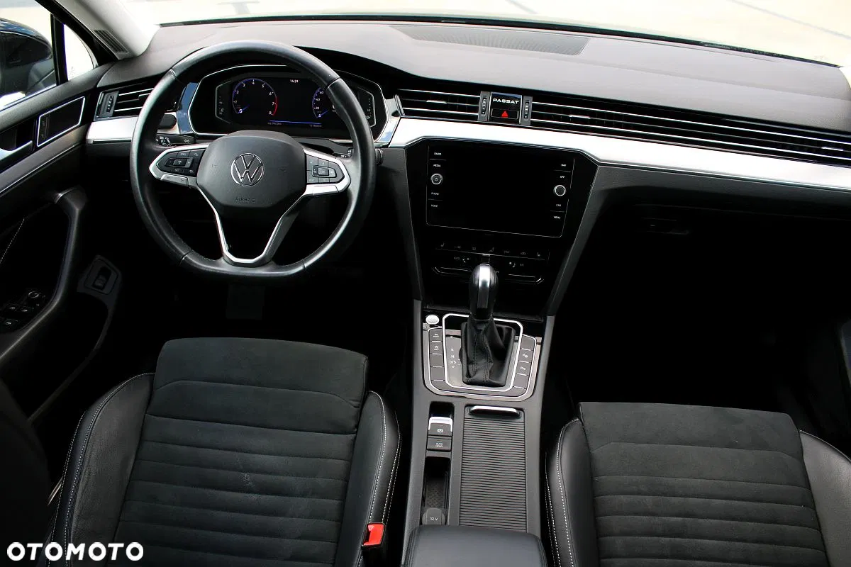 2023 Volkswagen Passat Variant 2.0 TSI Elegance DSG, photograph 2
