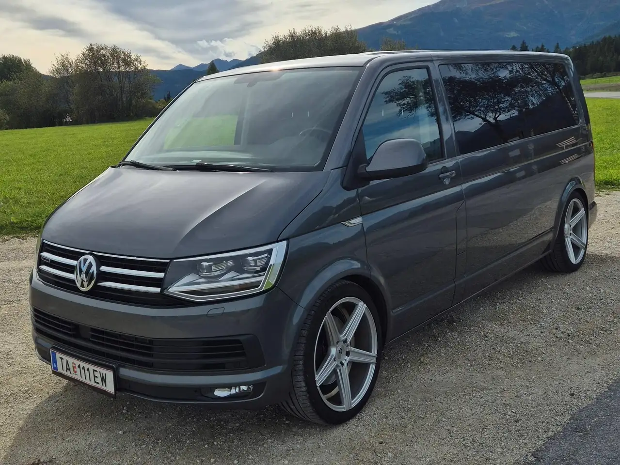 Volkswagen T6 Multivan VW T6 Multivan LR 204 PS 4MOTION DSG – Leder/Alcantara – TOP OPTIK — photo 1 of 17