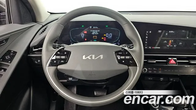 Kia Niro Prestige — photo 1 of 20