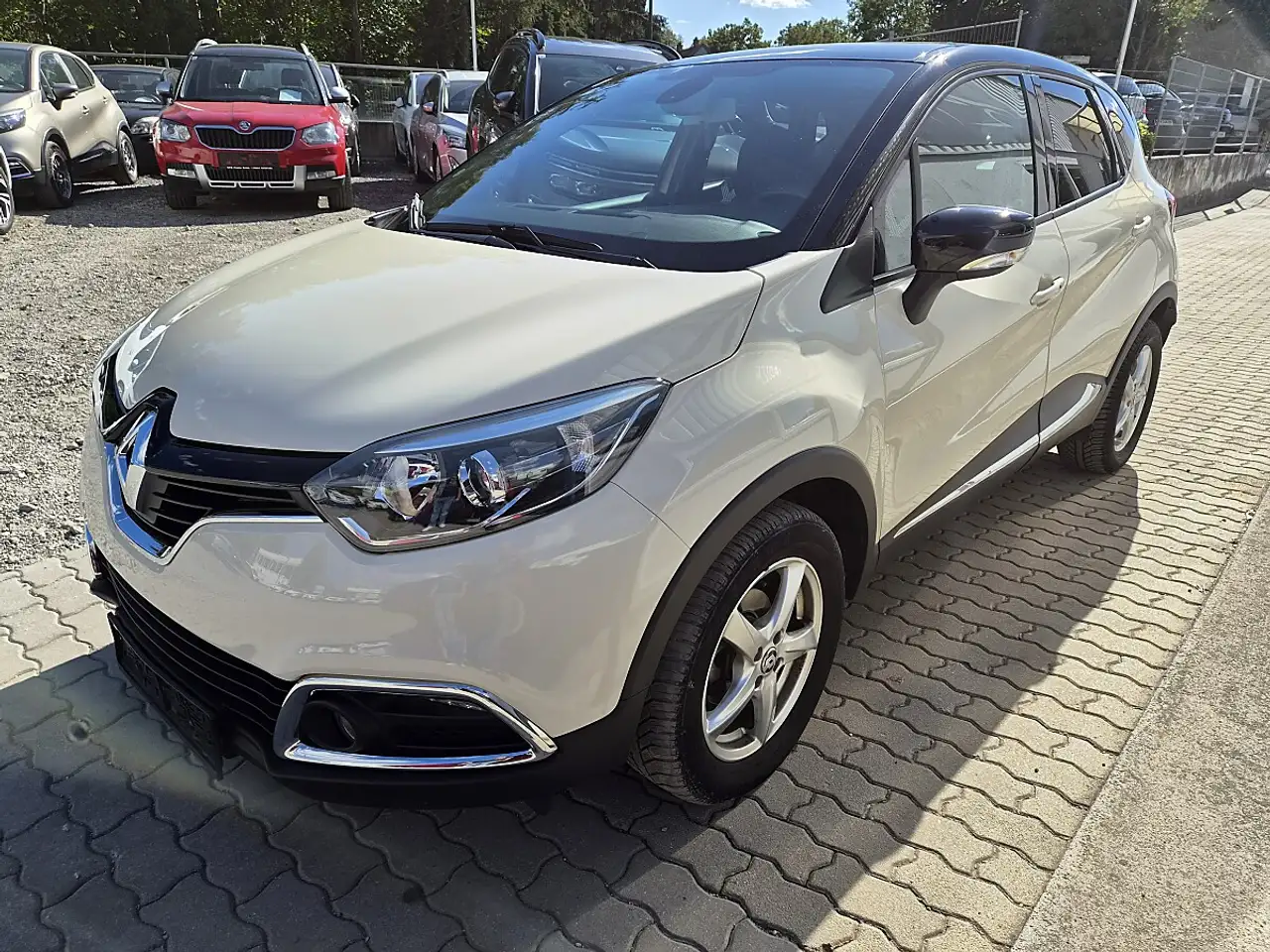 Renault Captur 0.9 TCe 90 eco² Dynamique ENERGY (EURO 6) — photo 1 of 14
