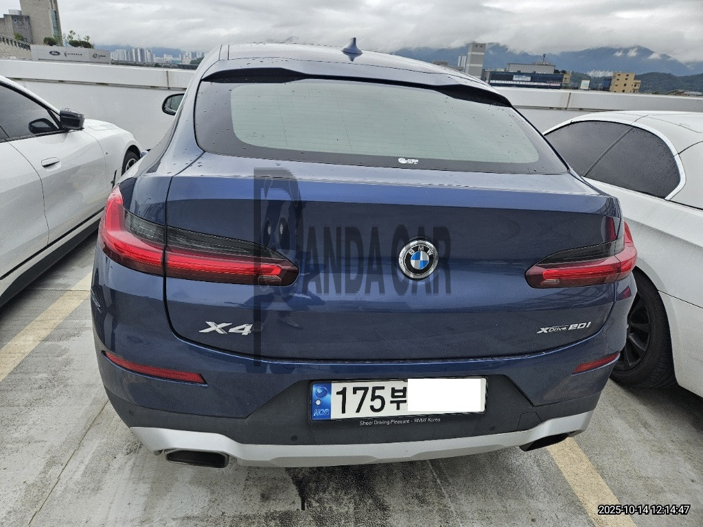 2022 BMW X4 xDrive20i, photograph 3