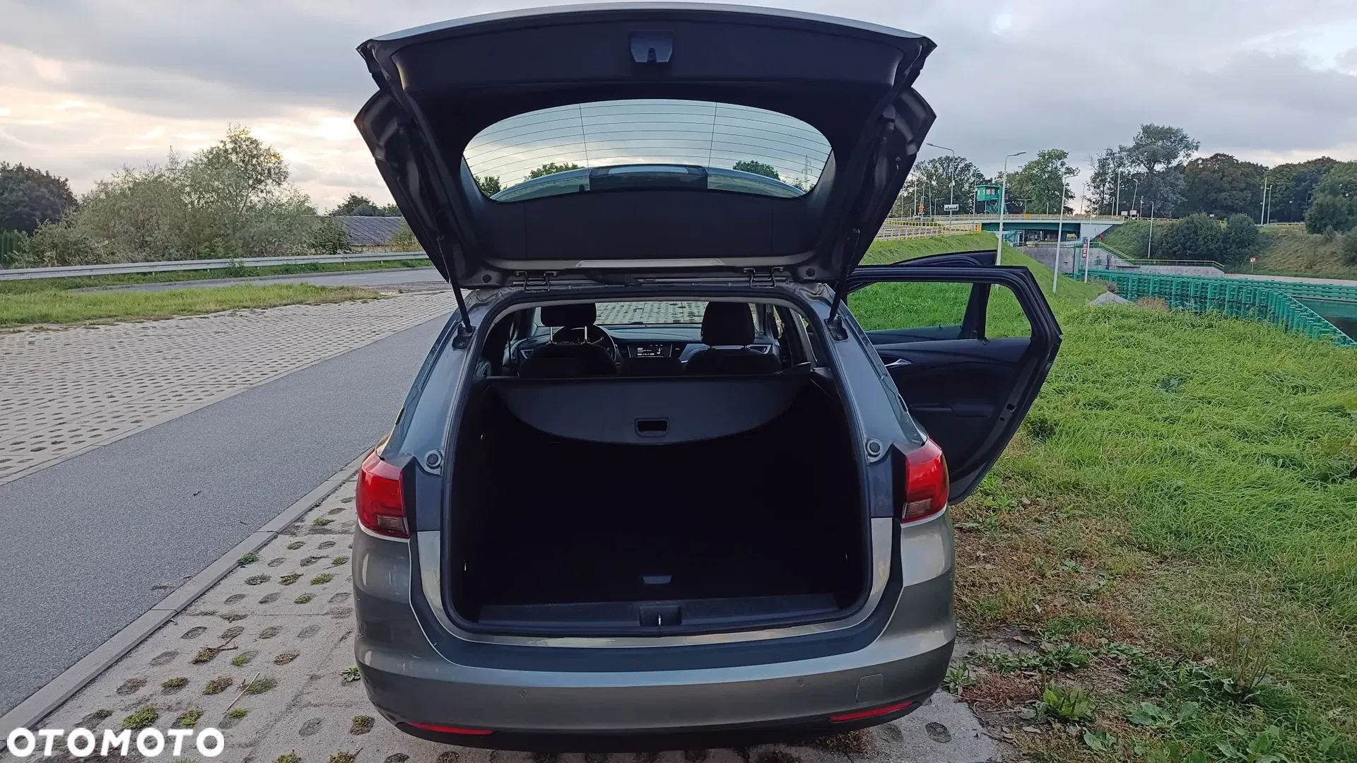 2018 Opel Astra 1.6 CDTI Enjoy, photograph 6