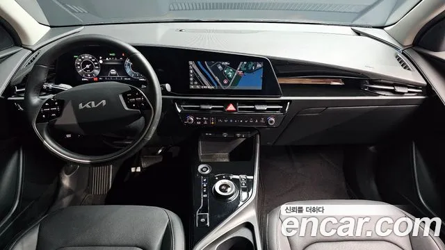 Kia Niro Air — photo 1 of 30