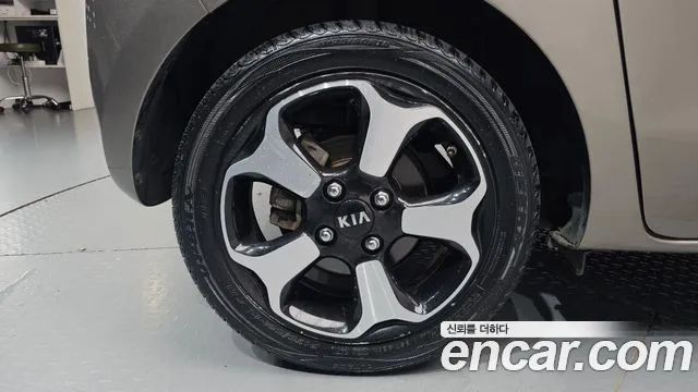Kia RAY Prestige — photo 1 of 30