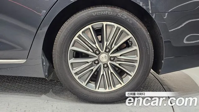 2018 Hyundai Grandeur Exclusive, photograph 2
