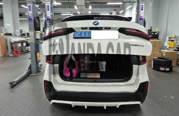 2024 BMW iX1 xDrive30, photograph 2