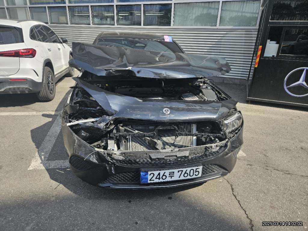 2024 Mercedes-Benz A 220 Sedan, photograph 5