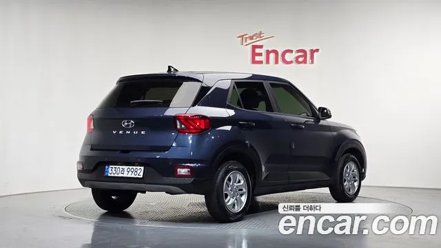Hyundai Venue 1.6 Modern Plus — photo 1 of 30