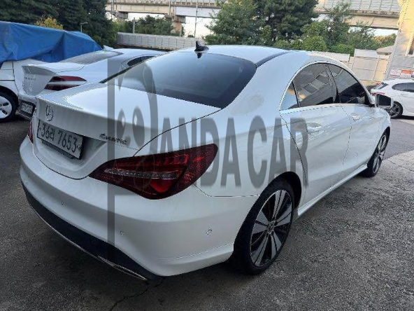 2018 Mercedes-Benz CLA250 4Matic, photograph 4
