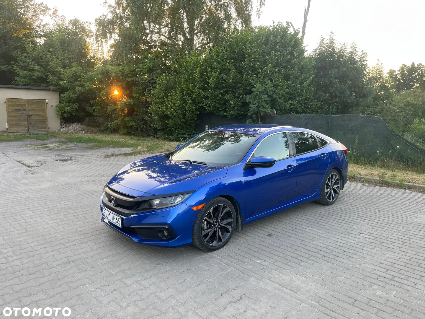 Honda Civic — photo 1 of 23