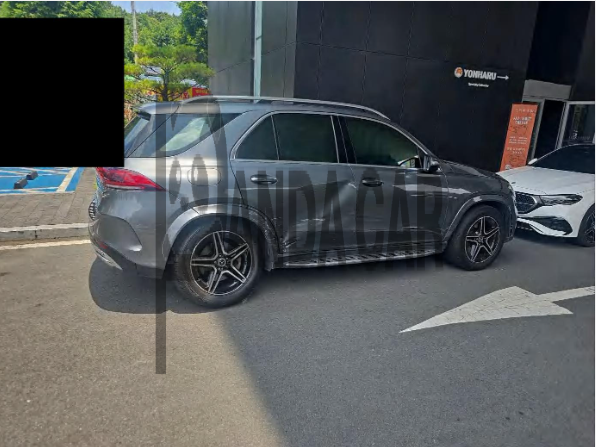 2021 Mercedes-Benz GLE450 4MATIC, photograph 4