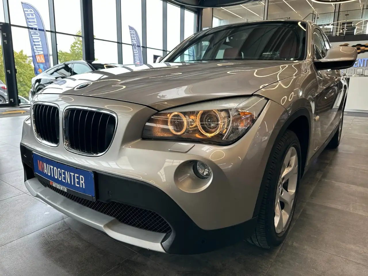 2010 BMW X1 xDrive *KEYLESS*MEMORY*TEMPO*NAV*PDC(CAM)*, photograph 4