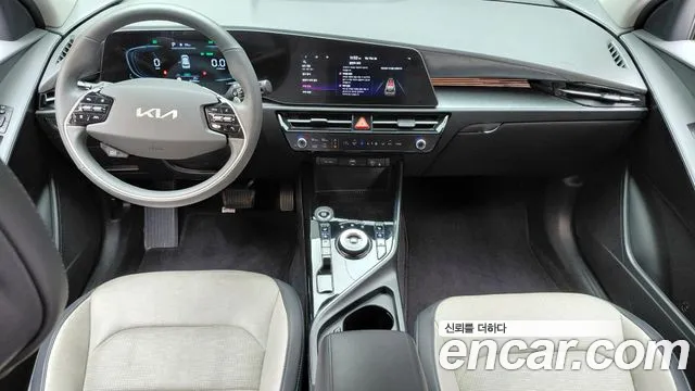 2023 Kia Niro Prestige, photograph 1