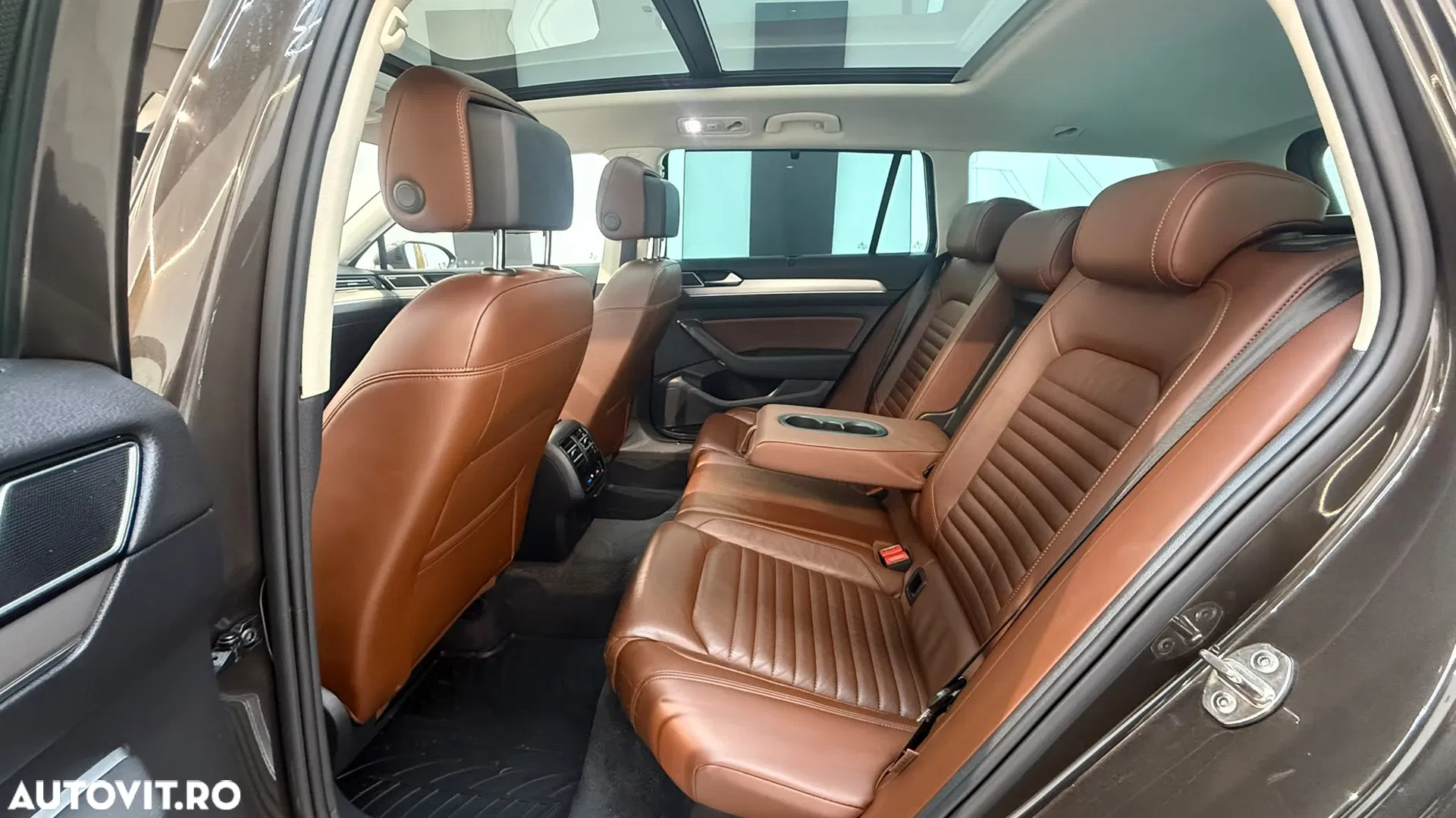 2016 Volkswagen Passat, photograph 8