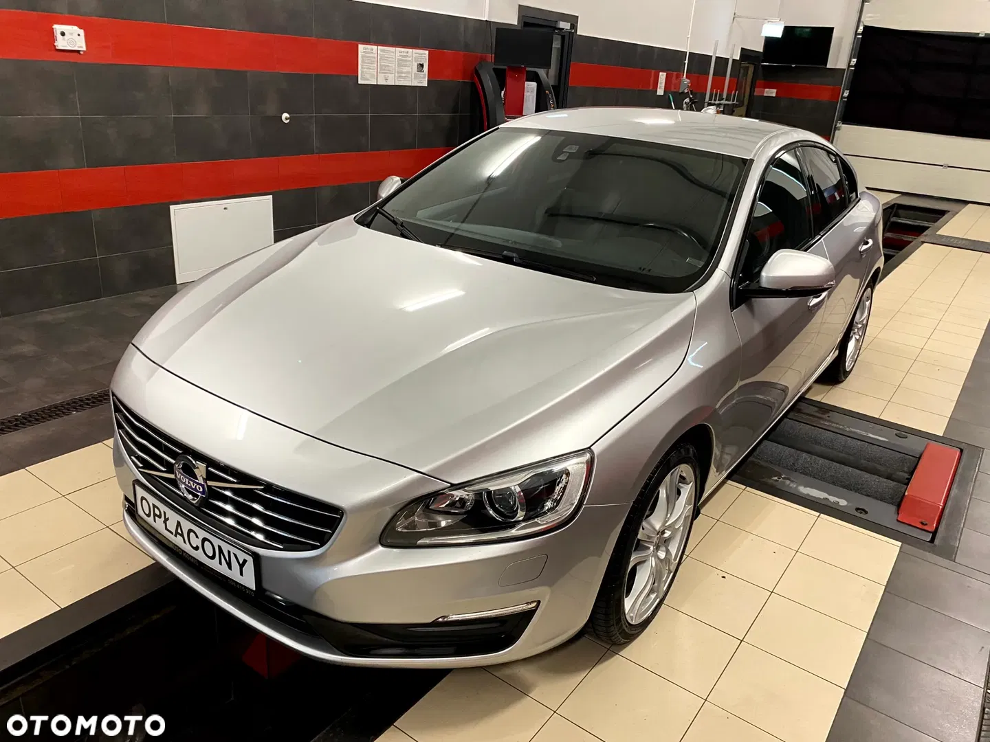 2017 Volvo S60 D4 Drive-E R-Design Momentum, photograph 2