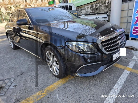 2017 Mercedes-Benz E220 d 4Matic, photograph 3