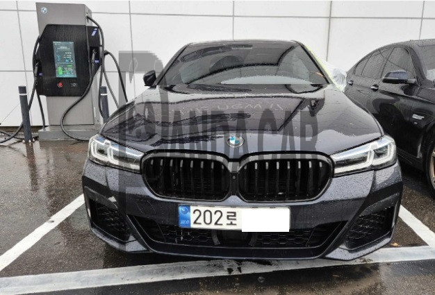 2023 BMW 530i xDrive, photograph 1