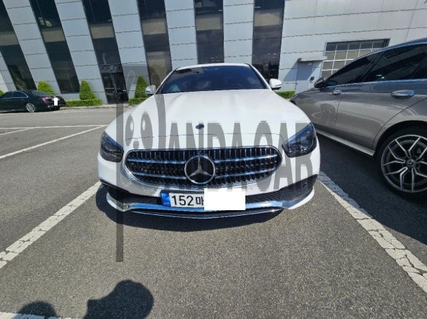 2022 Mercedes-Benz E350 4MATIC, photograph 1
