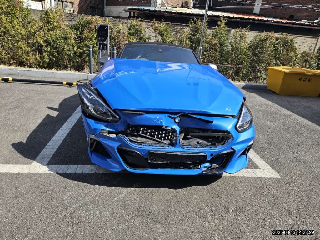2022 BMW Z4 M40i, photograph 1